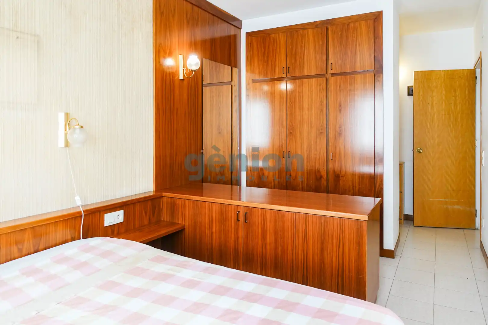 Habitación de Piso en venta en Bescanó con Calefacción y Piscina comunitaria