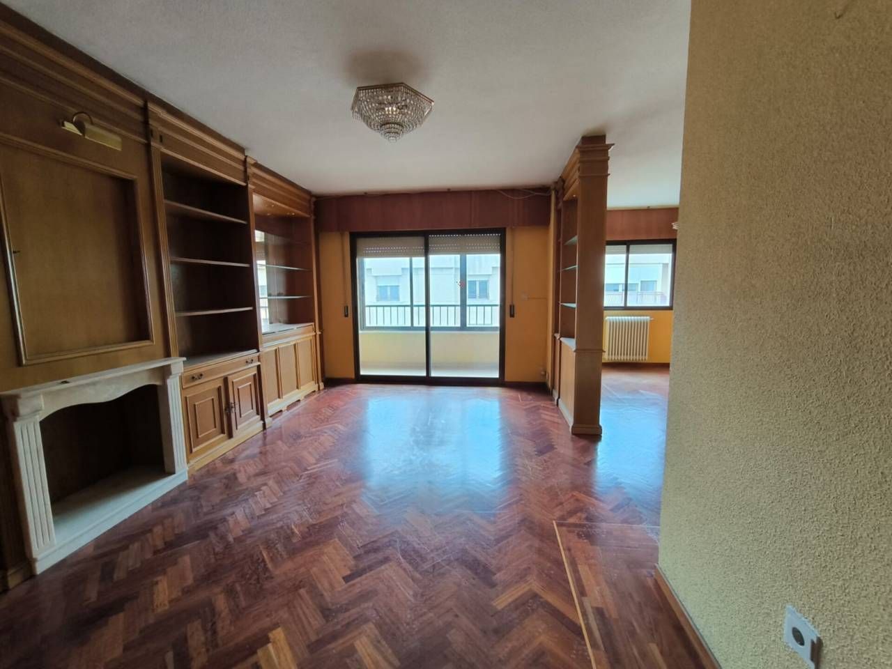 Sala d'estar de Pis en venda en  Albacete Capital amb Calefacció, Parquet i Balcó