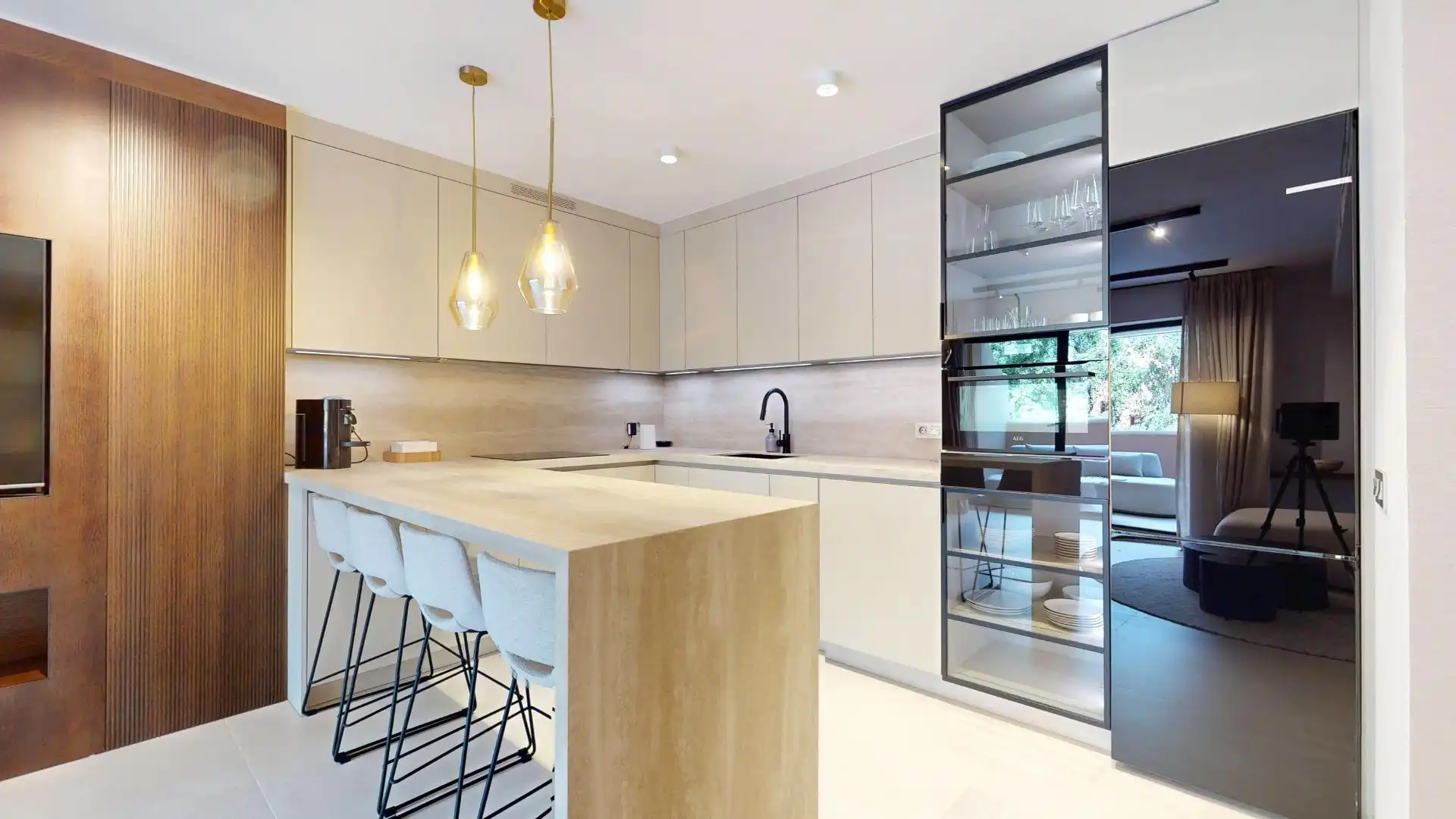 Cuina de Pis en venda en Marbella amb Jardí privat, Terrassa i Balcó