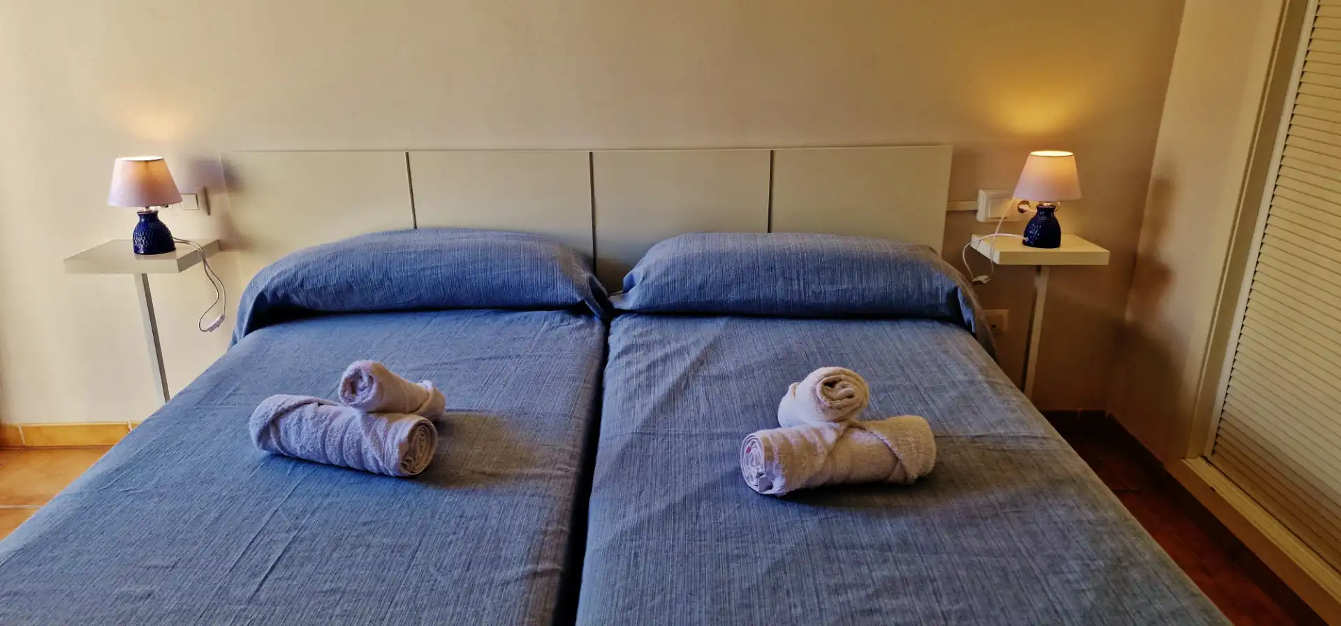 Schlafzimmer von Wohnungen zur Miete in Vélez de Benaudalla mit Klimaanlage, Heizung und Terrasse
