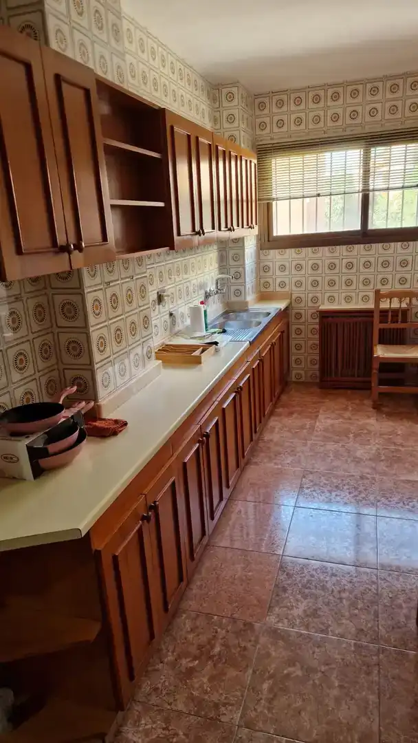 Cuina de Pis de lloguer en Albacete amb Jardí privat, Moblat i Balcó