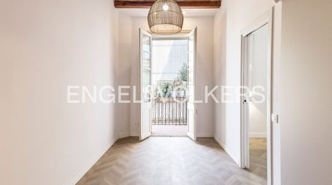 Exclusivo piso reformado a estrenar con terraza privada de 35 m en finca regia de 1900, imatge 2