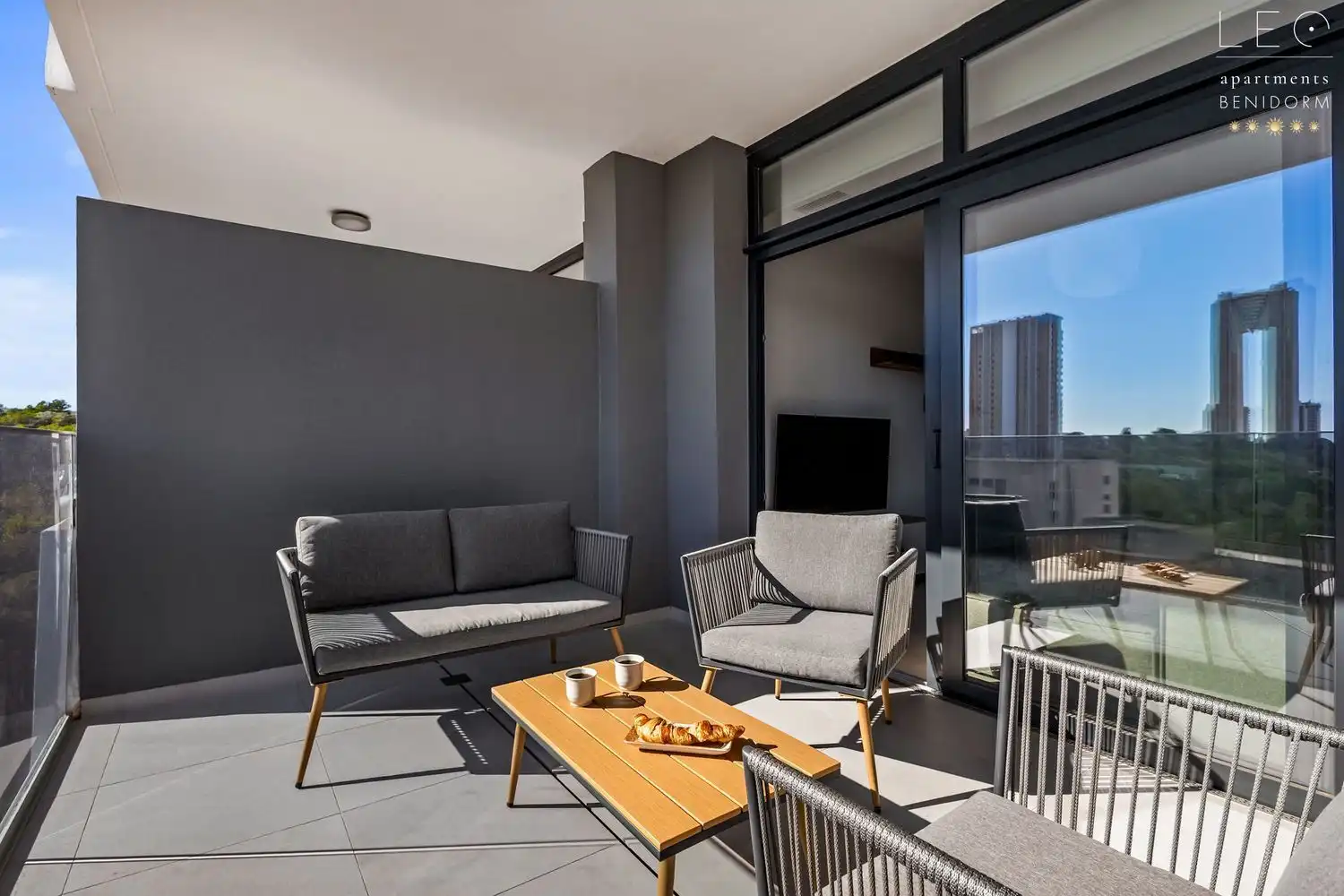Flat with pool to rent in Calle Presidente Adolfo Suárez 16, imagen 2