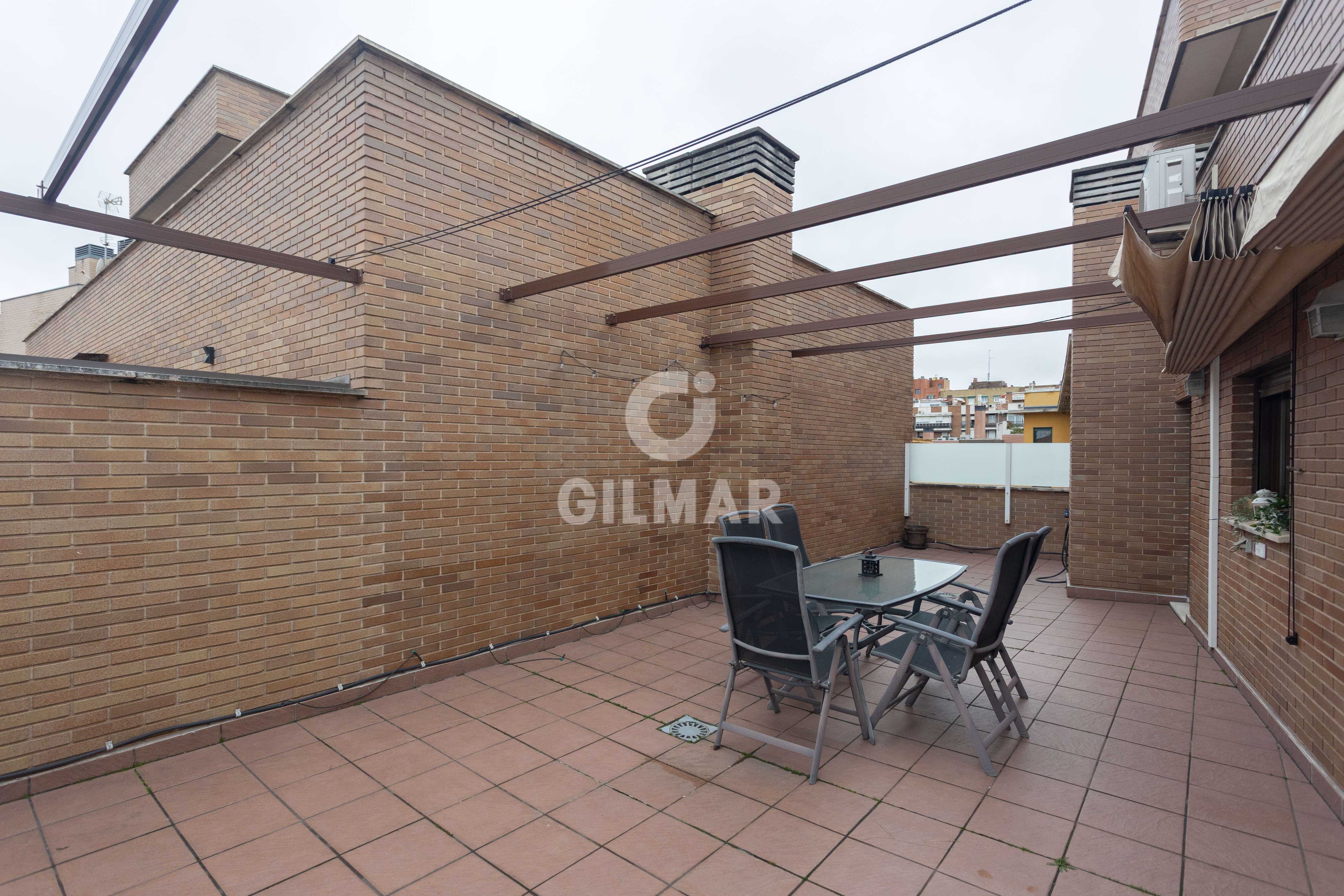 Terraza de Ático en venta en  Madrid Capital con Calefacción, Trastero y Balcón
