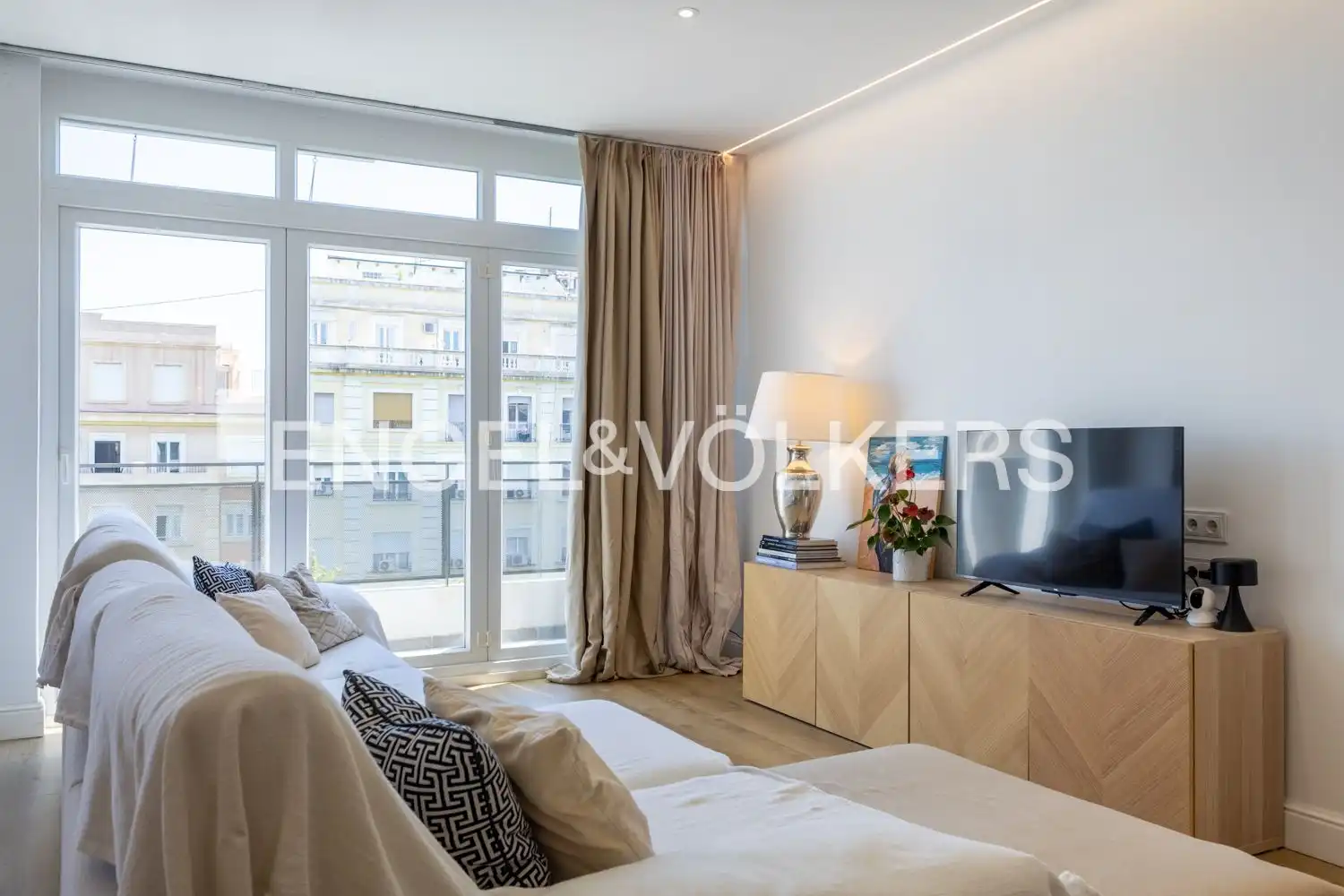 Living room of Flat for sale in Valencia  with Air Conditioner, Heating and Balcony