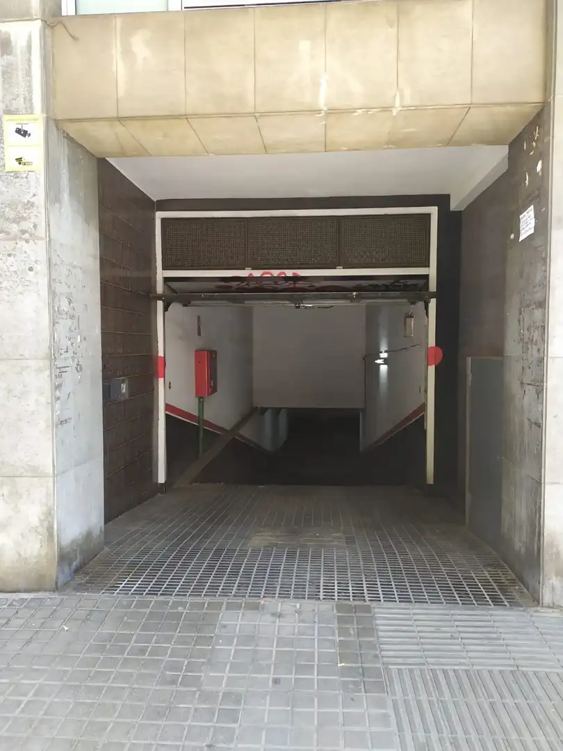 Parking avec ascenseur à vendre à C/ Aragon