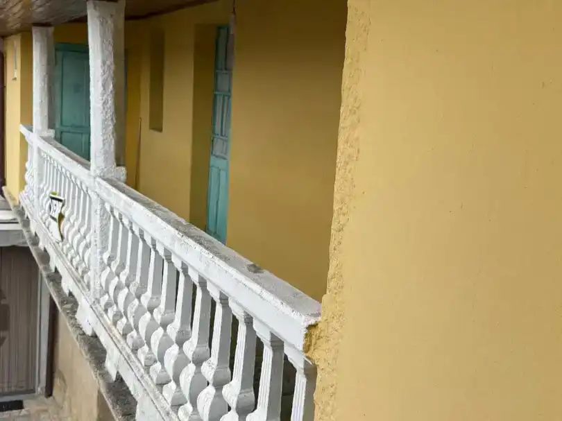 Vista exterior de Casa adosada en venda en Sarreaus amb Traster, Moblat i Balcó
