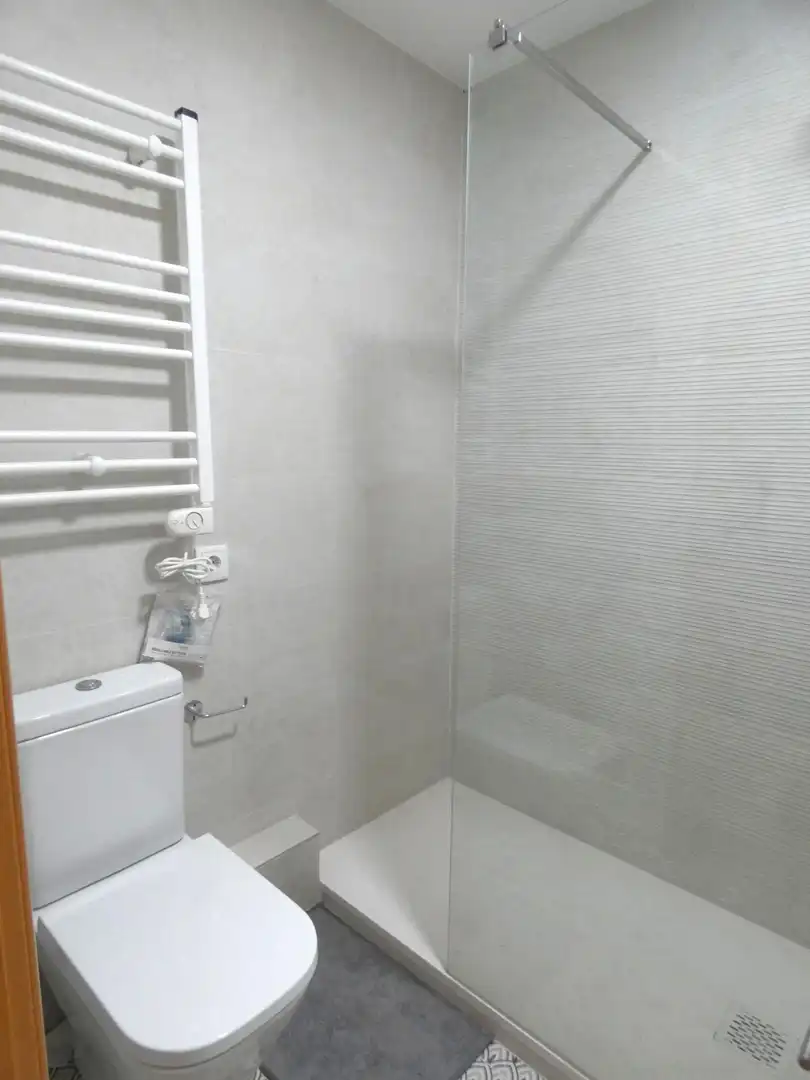 Baño de Piso en venta en Santa Coloma de Gramenet con Aire acondicionado, Calefacción y Parquet
