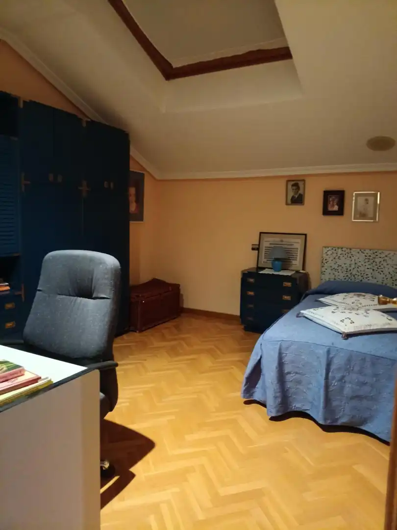 Habitación de Casa adosada en venta en La Lastrilla  con Aire acondicionado, Calefacción y Jardín privado