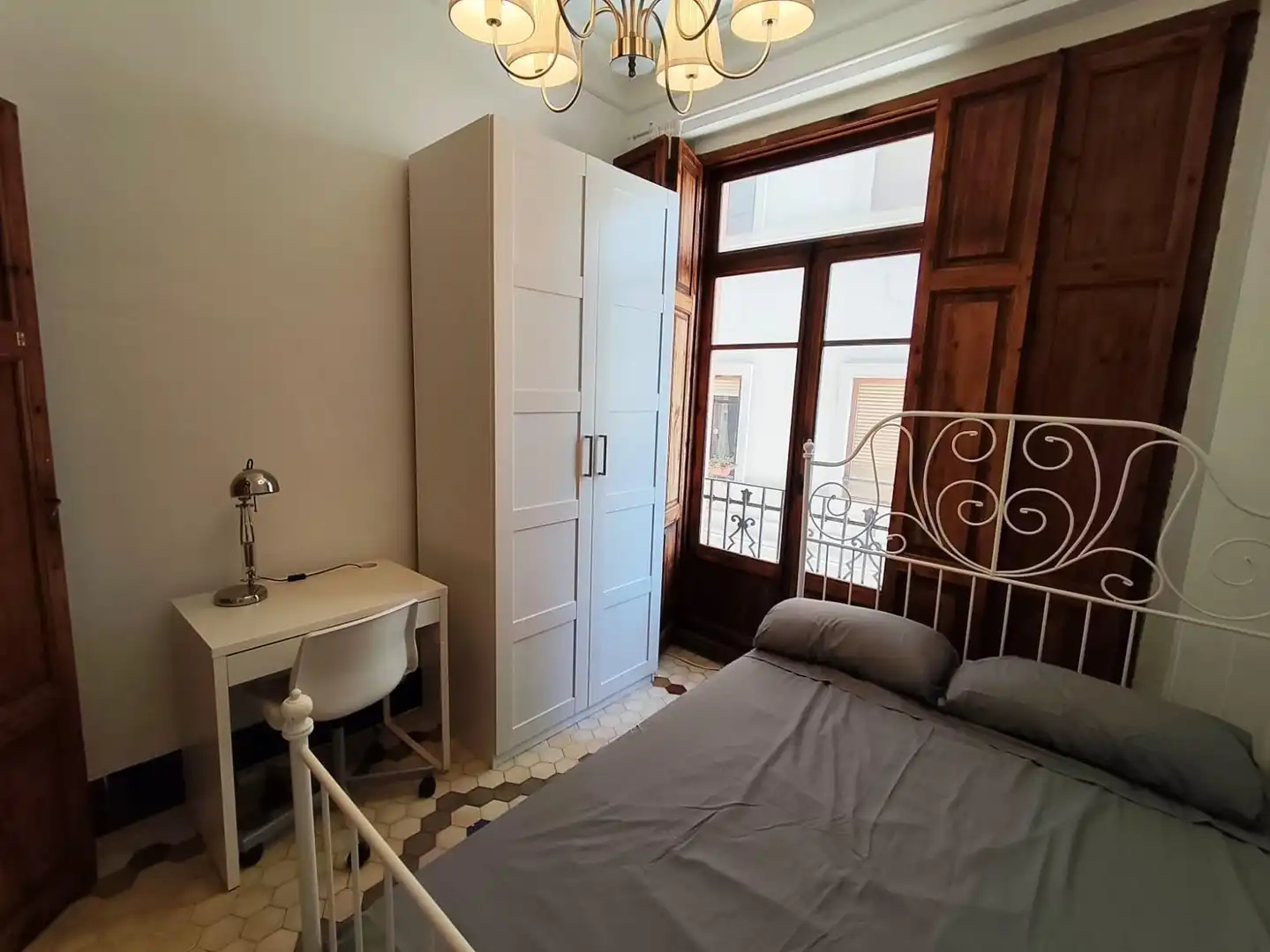 Schlafzimmer von Wohnung zur Miete in Valencia mit Klimaanlage, Heizung und Möbliert