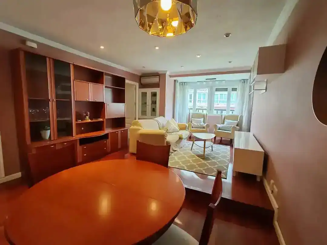 Wohnzimmer von Wohnung zur Miete in Madrid mit Klimaanlage, Parkett und Möbliert
