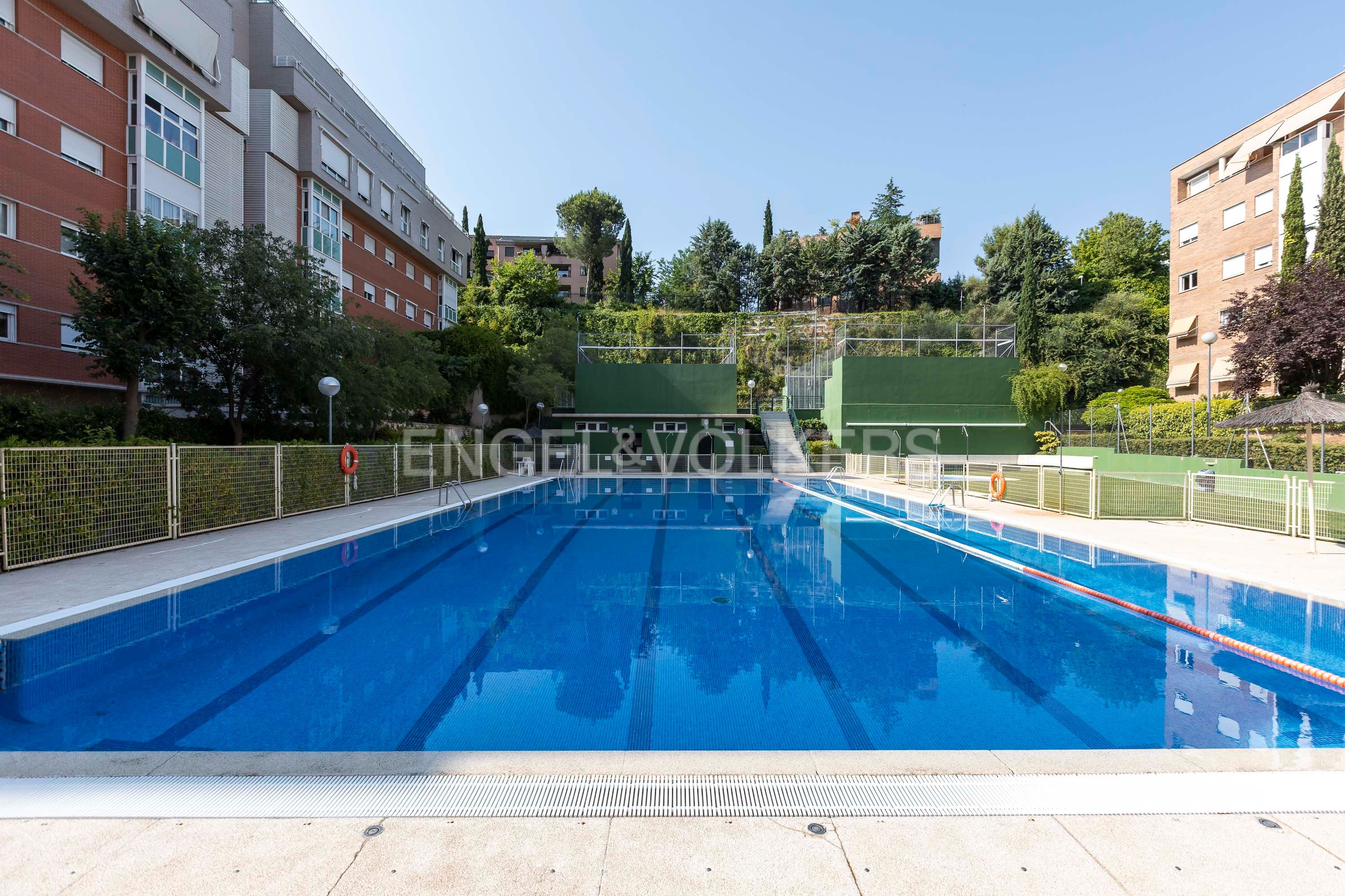 Swimming pool of Apartment for sale in  Madrid Capital  with Air Conditioner, Heating and Swimming Pool