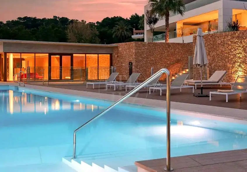Piscina de Apartamento en venta en Santa Eulària des Riu con Aire acondicionado, Calefacción y Terraza