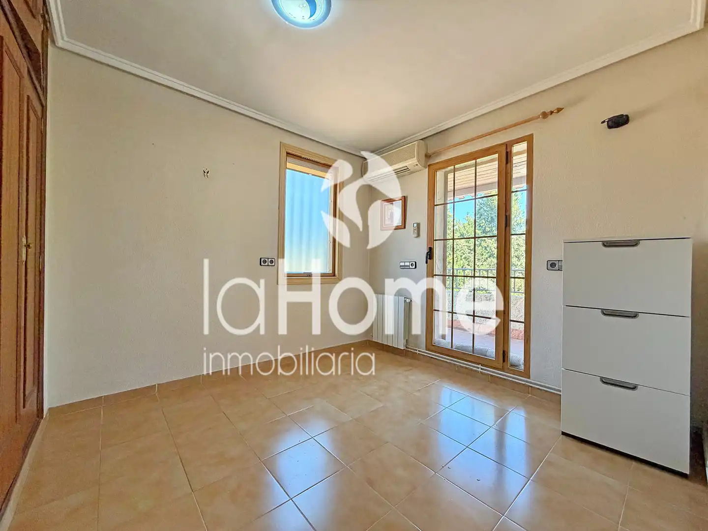 Garden of Detached homes for sale in Paterna  with Air Conditioner, Heating and Terrace