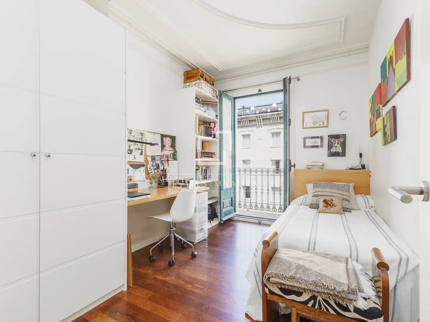 Schlafzimmer von Wohnung zum Verkauf in Barcelona mit Klimaanlage, Heizung und Terrasse