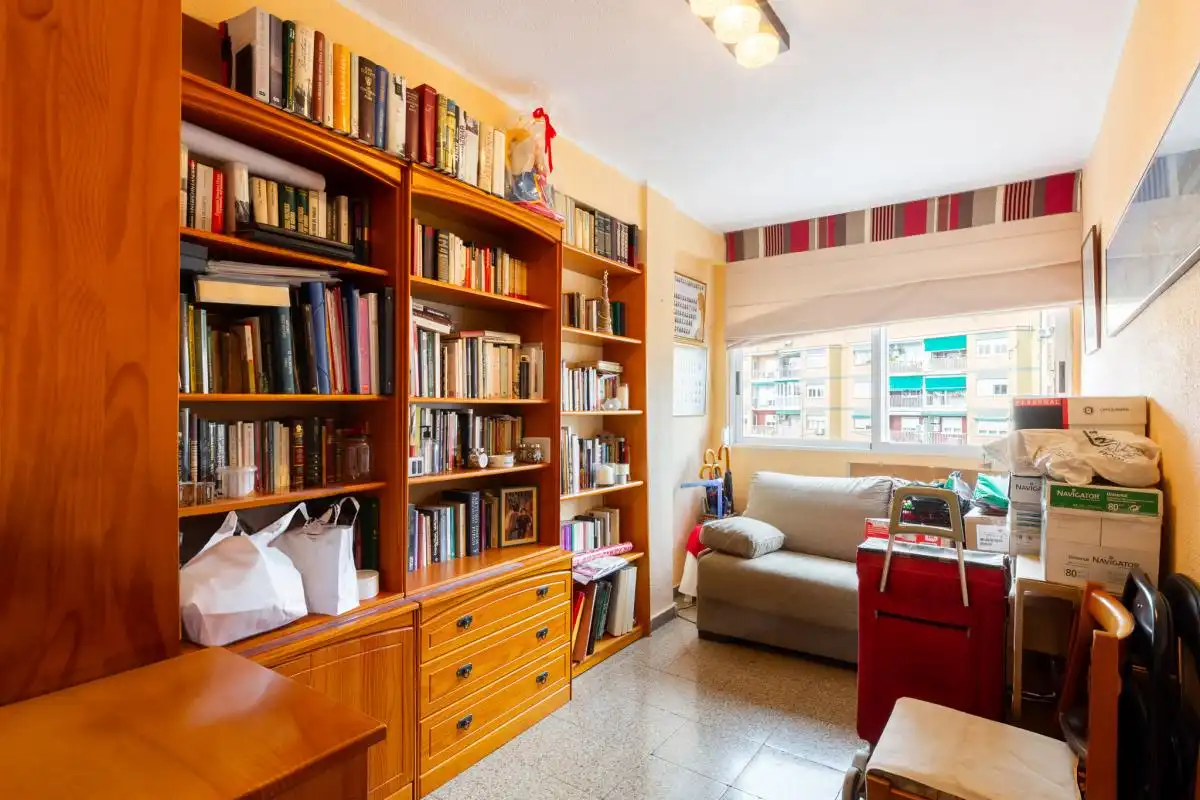 Habitación de Piso en venta en Valencia con Calefacción y Amueblado