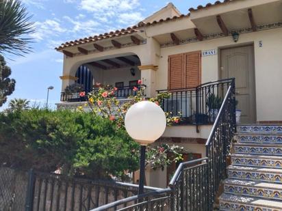 Vista exterior de Casa o xalet en venda en Torrevieja amb Aire condicionat, Calefacció i Terrassa