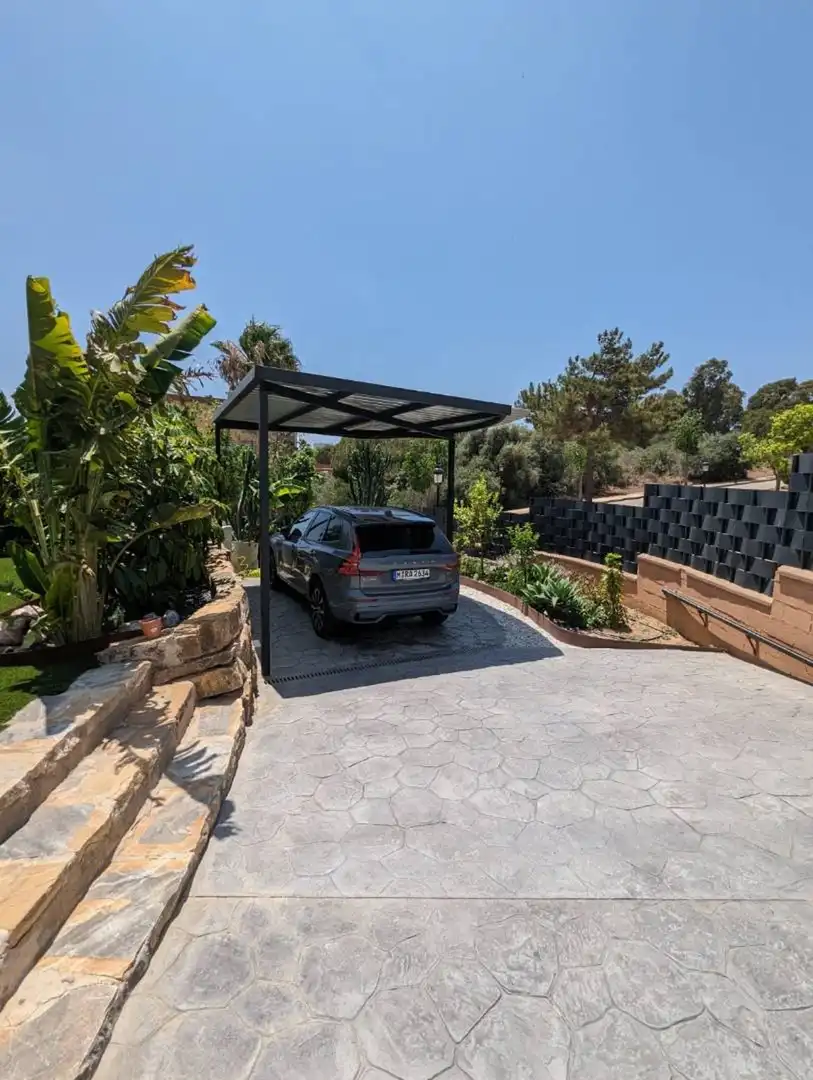 Aparcament de Casa o xalet de lloguer en Marbella amb Terrassa