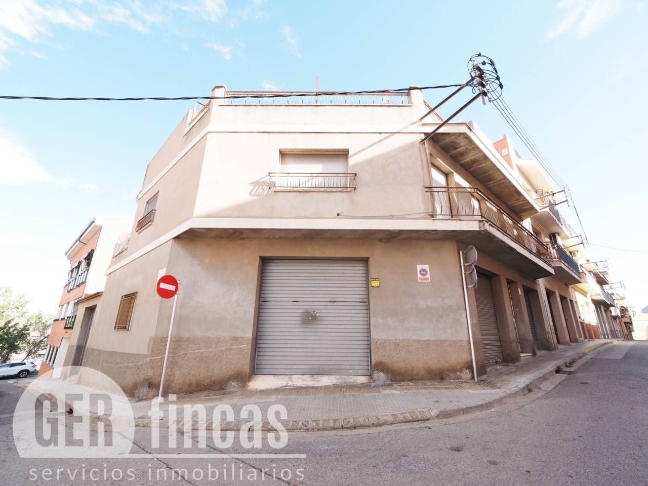 Vista exterior de Casa o xalet en venda en Rubí amb Calefacció, Terrassa i Alarma