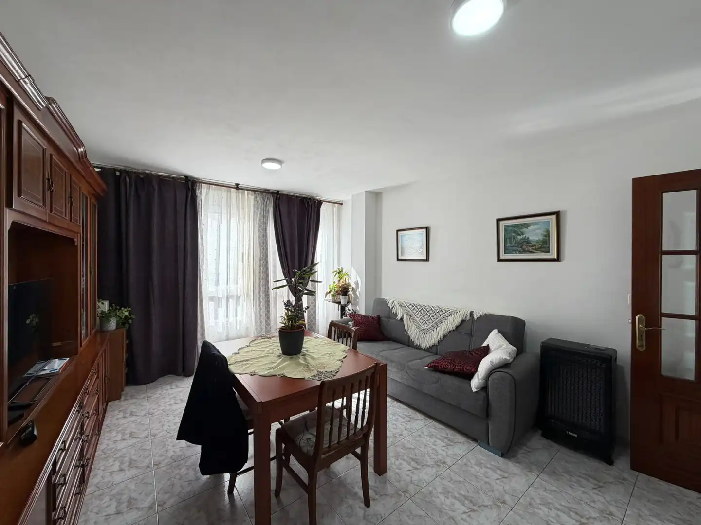 Sala de estar de Piso en venta en Rianxo con Calefacción, Terraza y Trastero