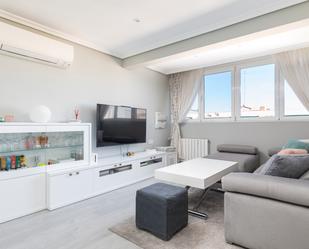 Sala d'estar de Apartament en venda en  Madrid Capital