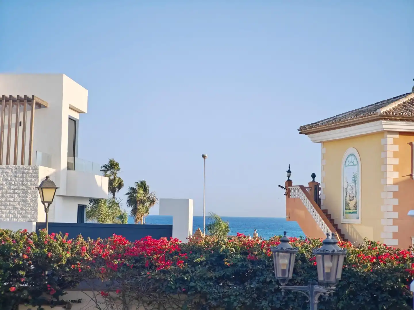 Vista exterior de Casa o xalet de lloguer en Mijas amb Aire condicionat, Calefacció i Jardí privat