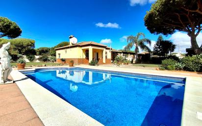 Exterior view of House or chalet for sale in Chiclana de la Frontera  with Terrace and Swimming Pool