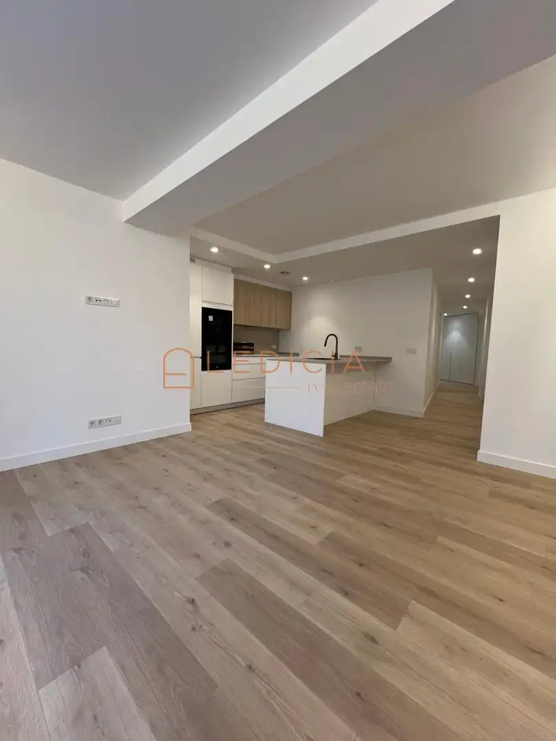 Flat with lift for sale in Sanjurjo Badía, imagen 3