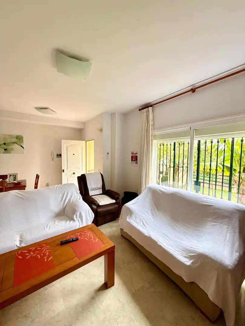 Wohnzimmer von Einfamilien-Reihenhaus zum Verkauf in Vélez-Málaga mit Klimaanlage, Heizung und Terrasse