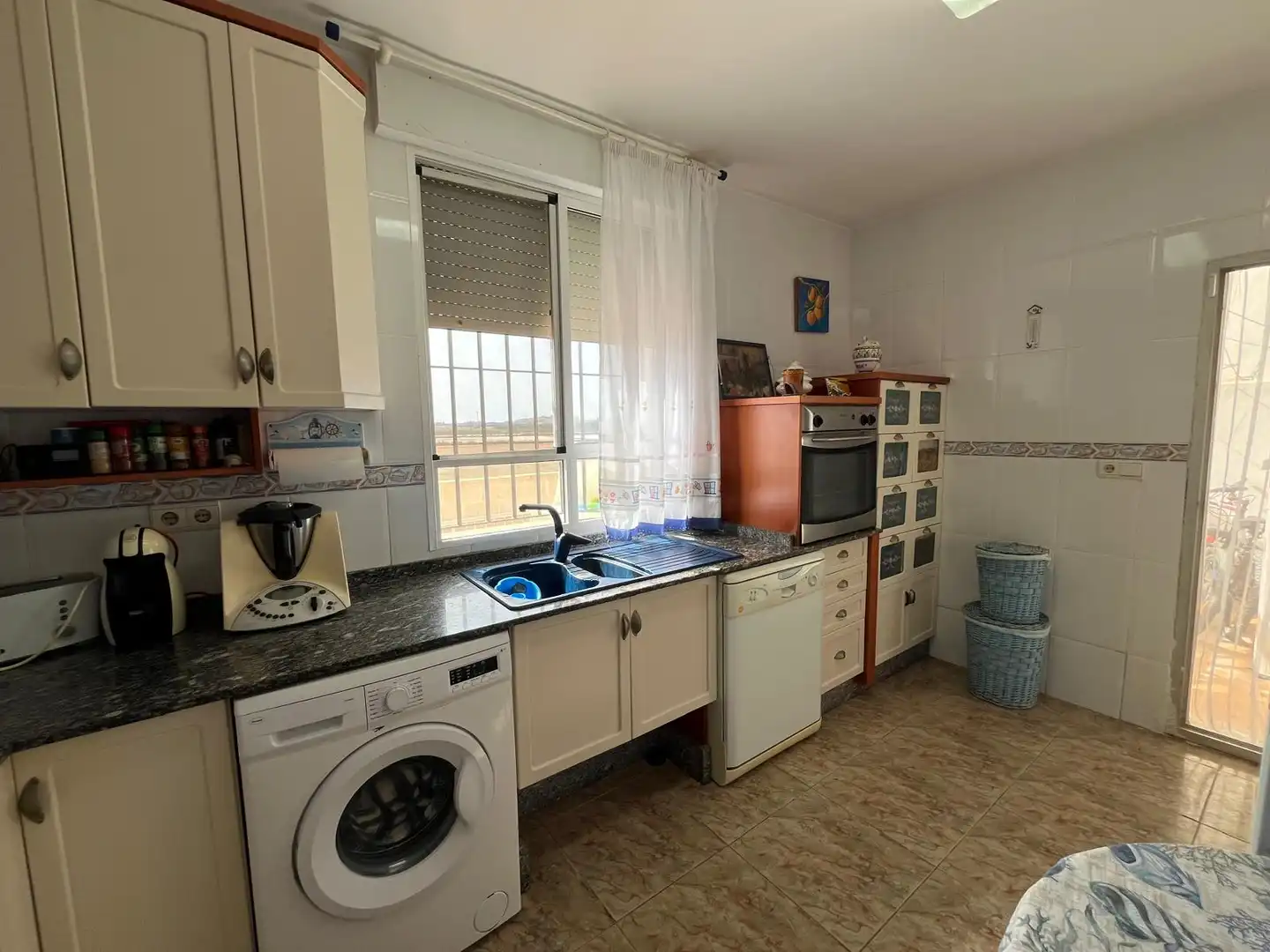 Cuina de Casa adosada de lloguer en La Manga del Mar Menor amb Aire condicionat, Moblat i Balcó