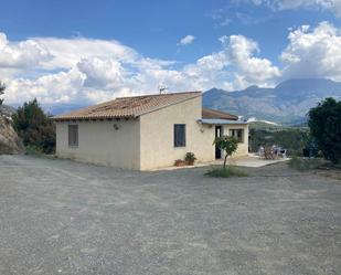 Vista exterior de Casa o xalet en venda en La Nucia amb Jardí privat