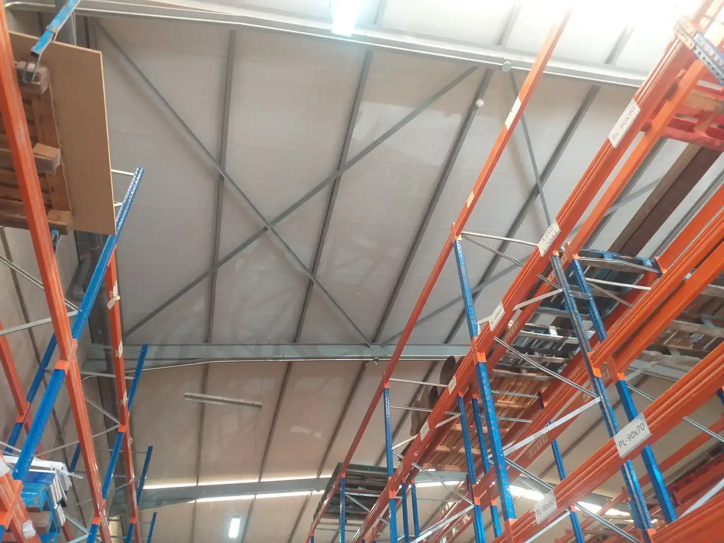 Industrial buildings for rent in Arona