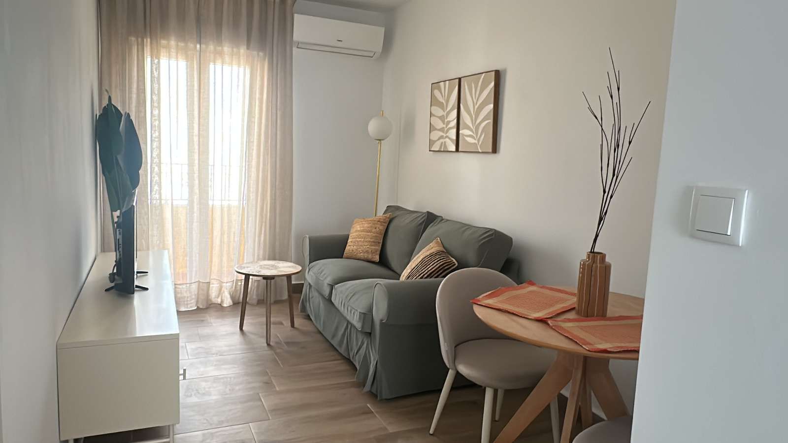 Sala de estar de Estudio para compartir en  Sevilla Capital con Aire acondicionado, Calefacción y Terraza