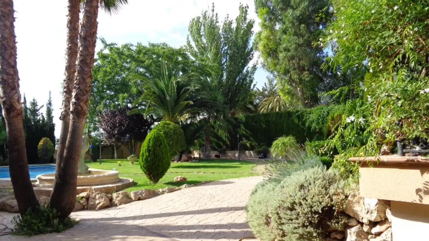 Jardín de Casa o chalet en venta en Petrer con Aire acondicionado, Calefacción y Jardín privado