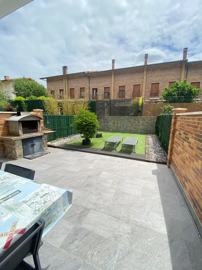 Terrassa de Casa adosada en venda en Irura amb Calefacció, Jardí privat i Parquet