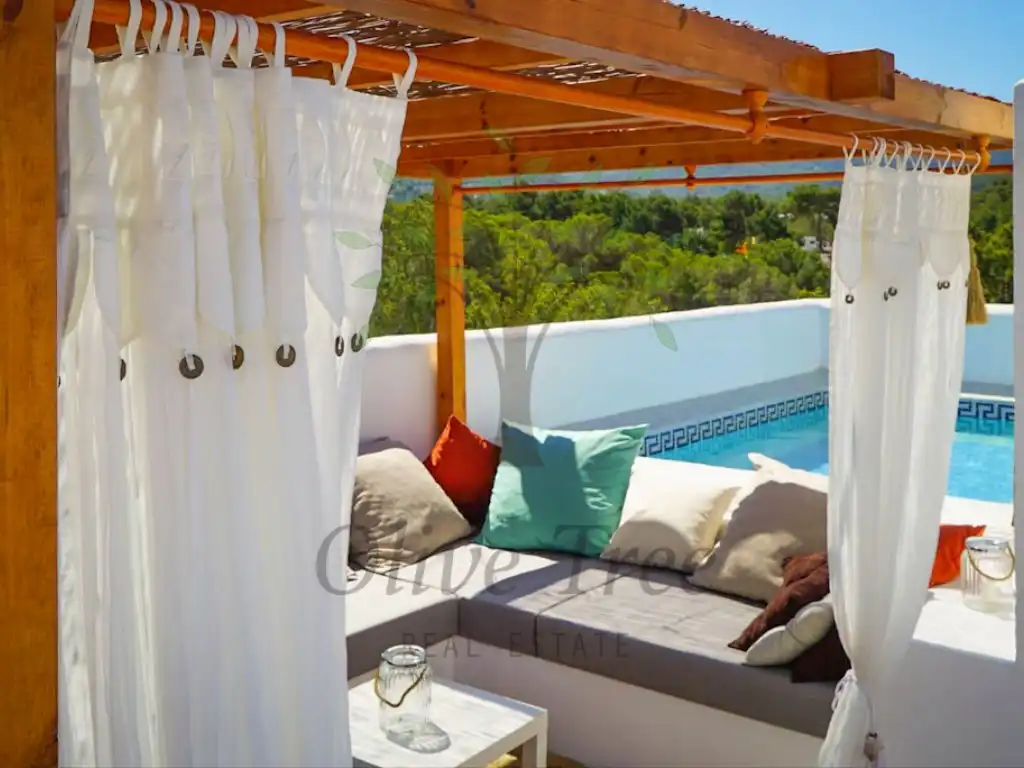 Terrasse von Wohnungen zur Miete in Sant Josep de sa Talaia mit Schwimmbad und Gemeinschaftspool