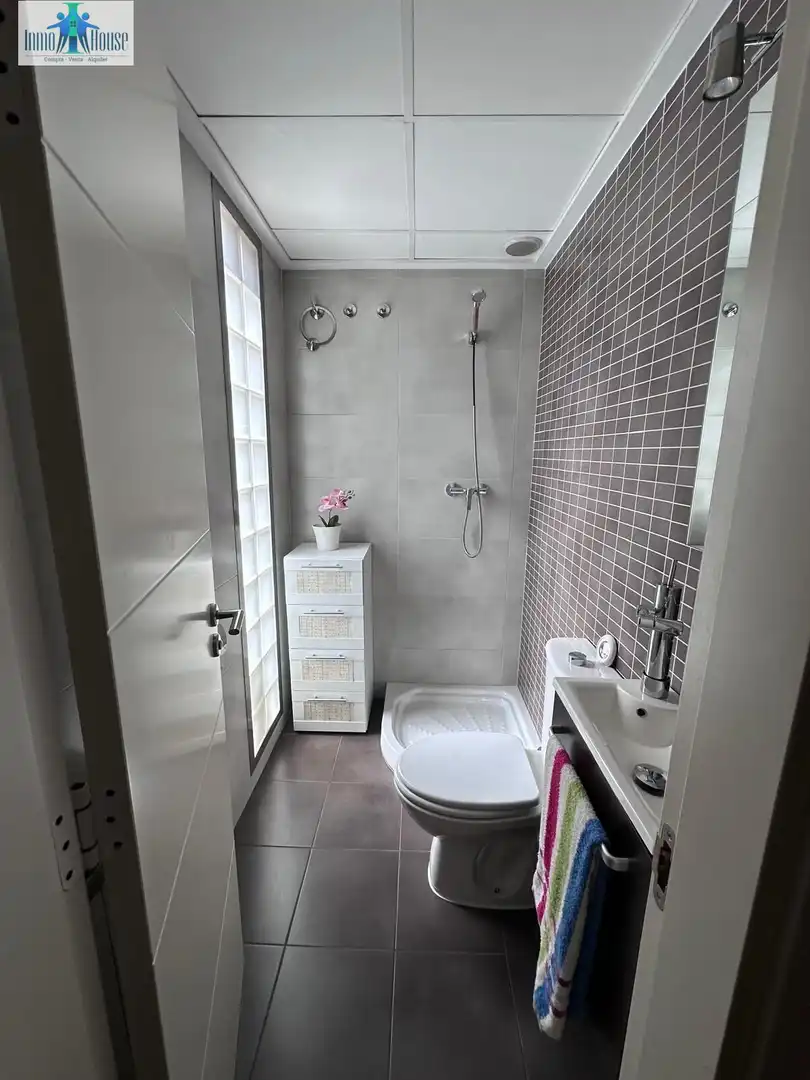 Baño de Casa adosada de alquiler en Albacete con Aire acondicionado, Calefacción y Parquet