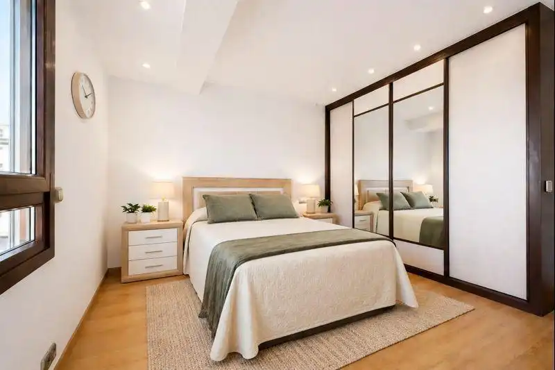 Dormitori de Pis de lloguer en  Almería Capital amb Aire condicionat i Moblat