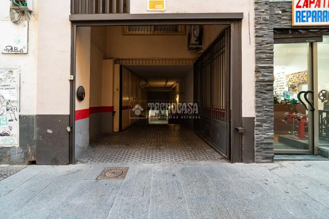 Aparcament amb ascensor en venda a Centro, imagen 7