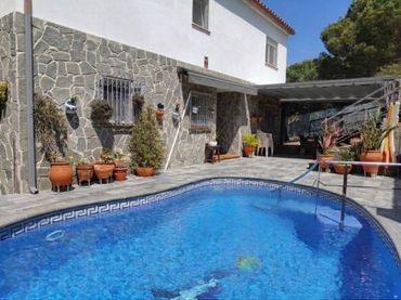 Casa con piscina en venta en Residencial Blanes - Vistamar