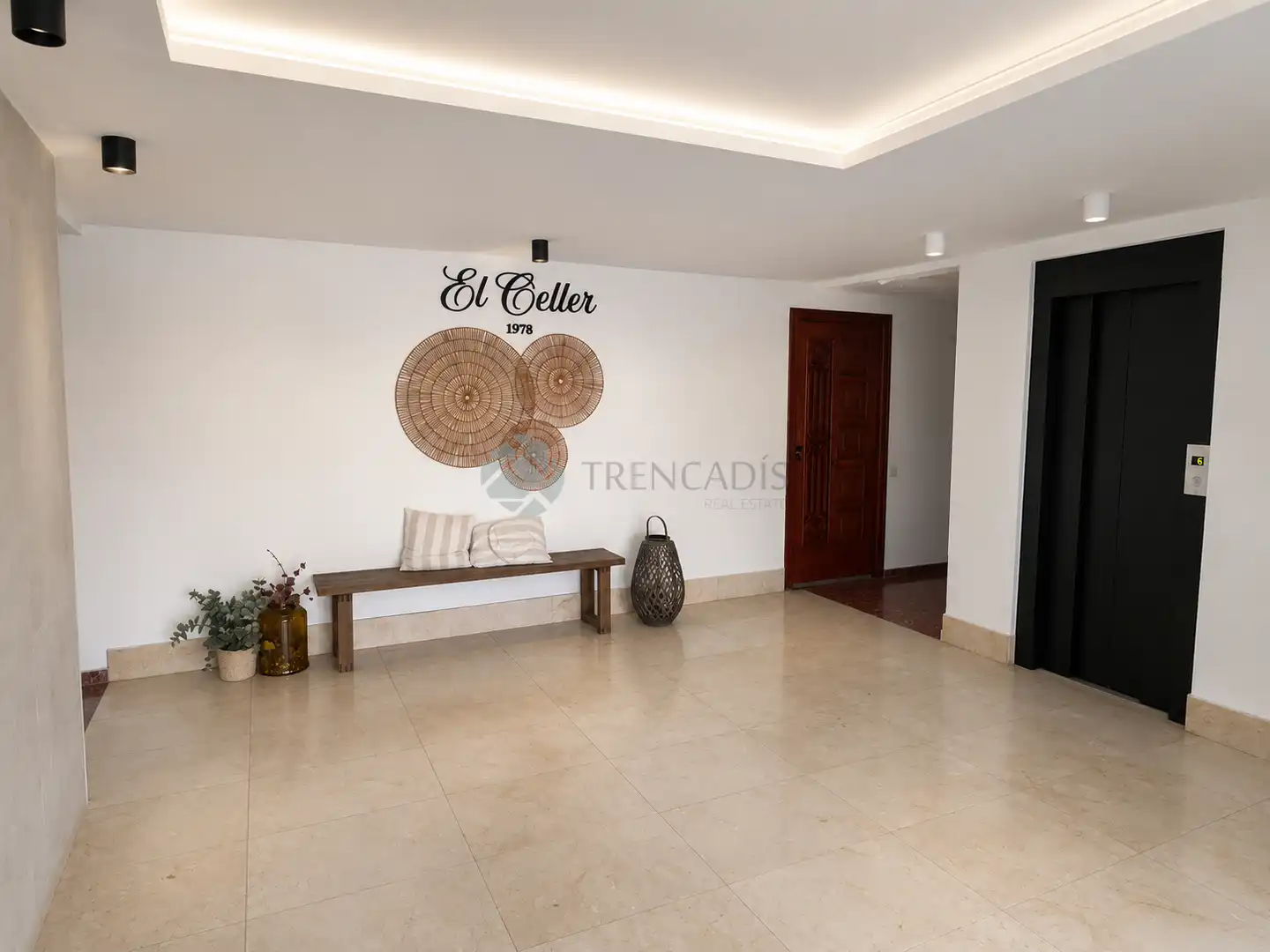 Piso en venta en Valencia con Terraza, Piscina y Balcón