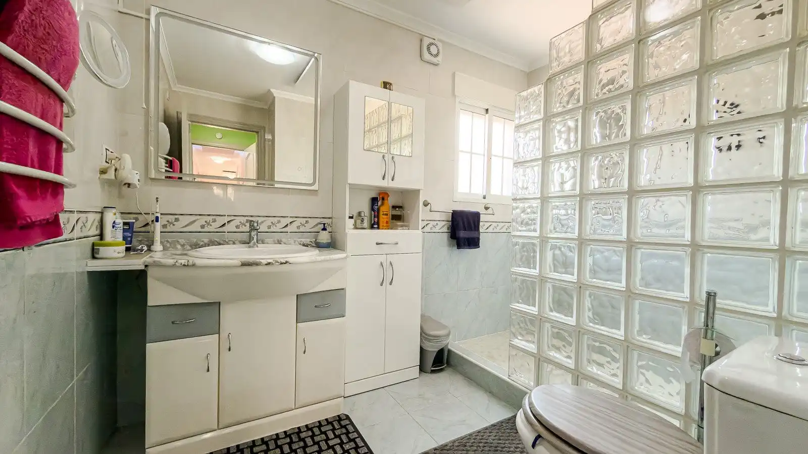 Bathroom of Houses for sale in Catral  with Heating, Private garden and Terrace