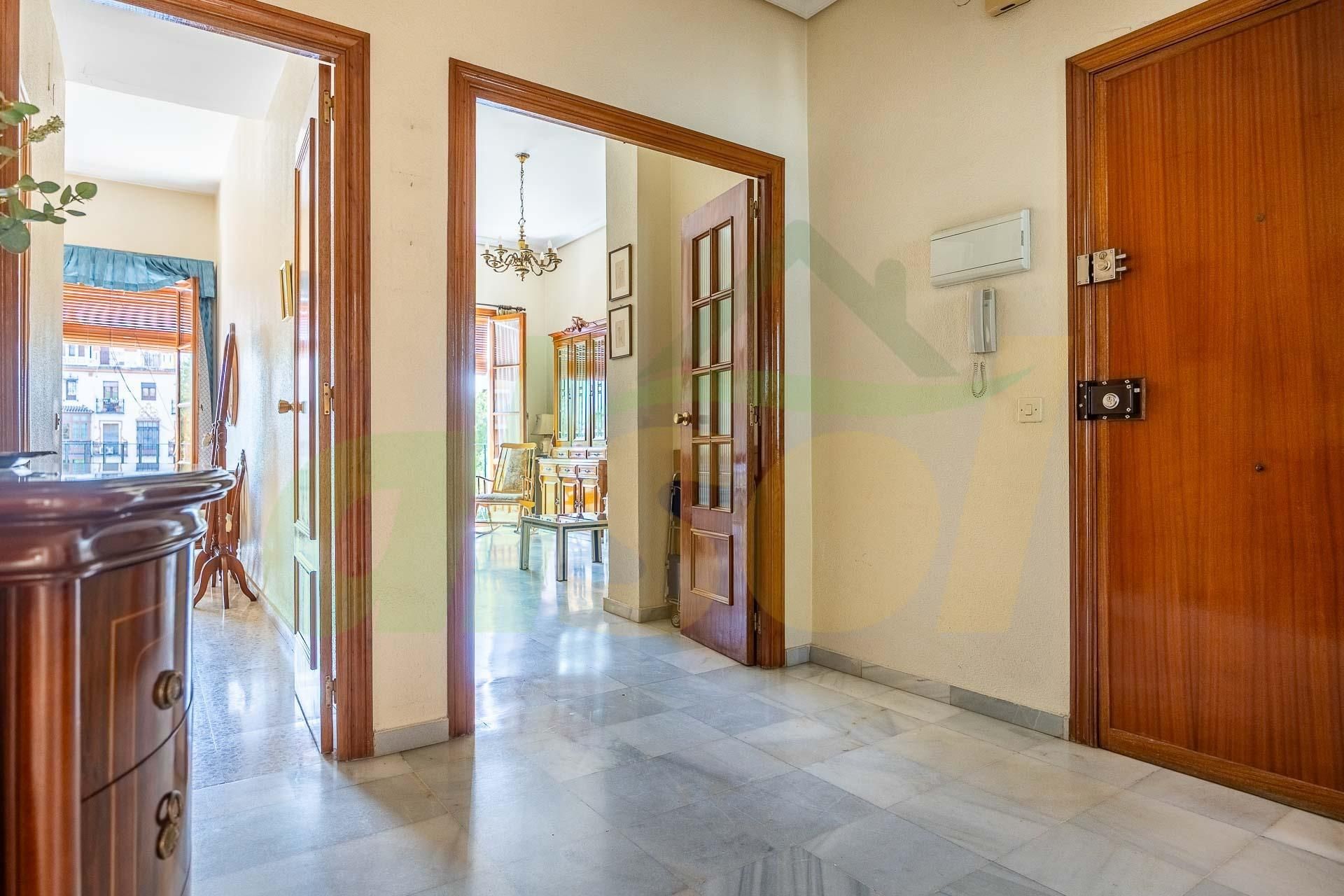 Flat for sale in  Sevilla Capital  with Air Conditioner, Terrace and Storage room