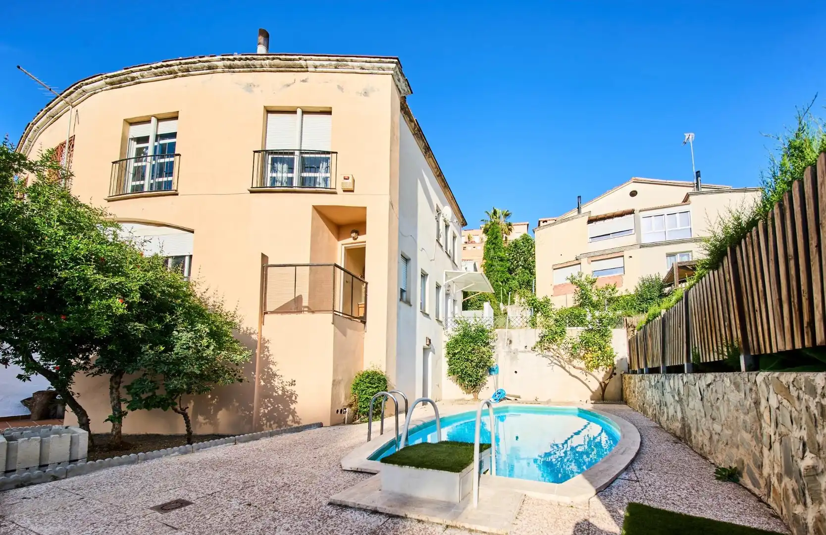 Exterior view of Houses for sale in Cenes de la Vega  with Heating