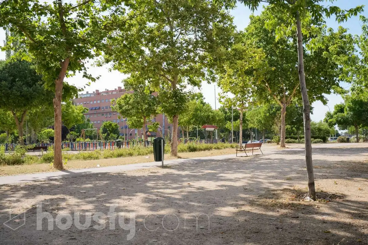 Vista exterior de Pis en venda en Madrid amb Aire condicionat, Calefacció i Jardí privat