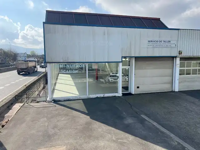 Außenansicht von Fabrikhallen zur Miete in Camargo