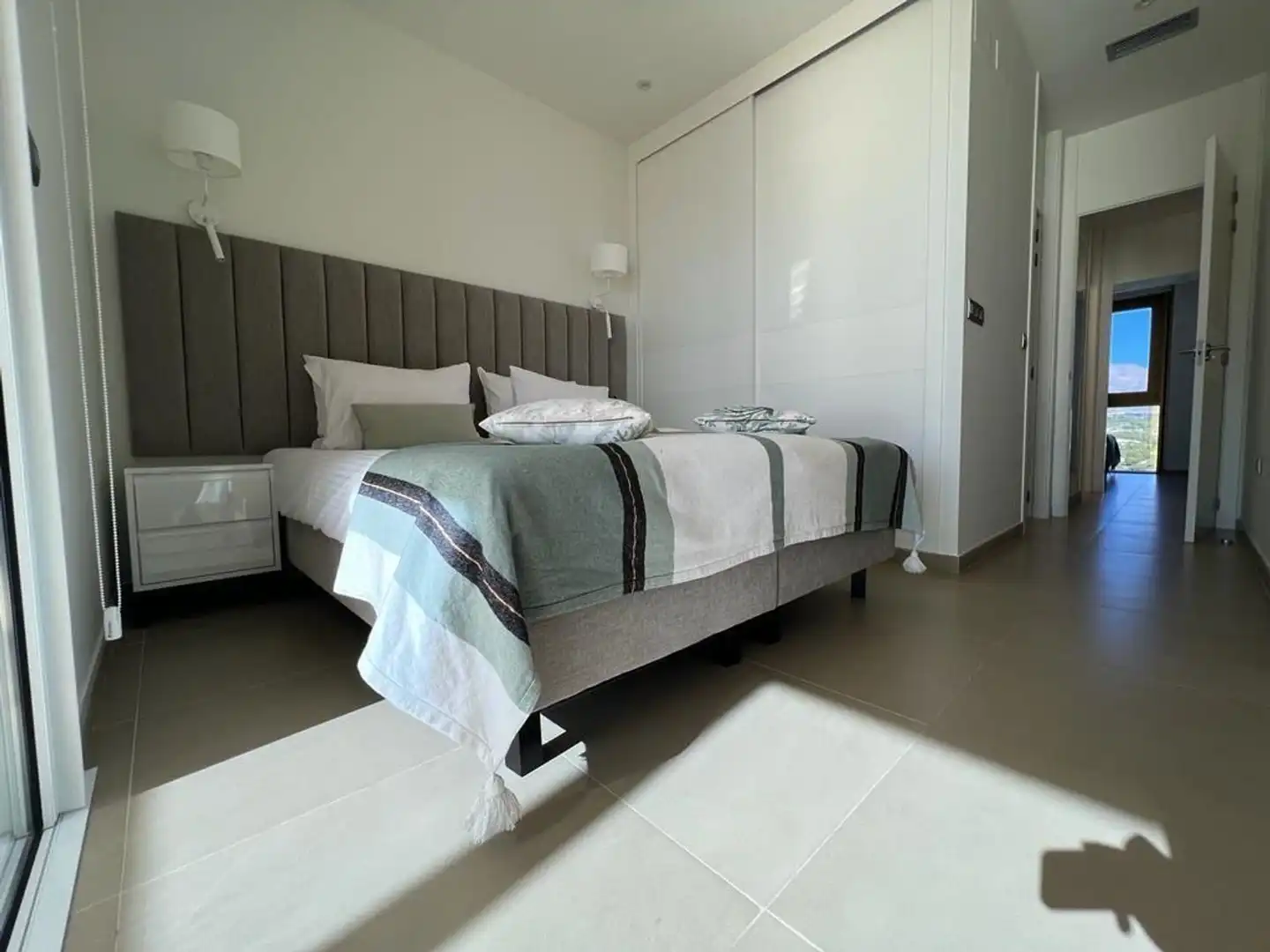 Dormitori de Casa o xalet de lloguer en Benidorm amb Aire condicionat, Jardí privat i Moblat