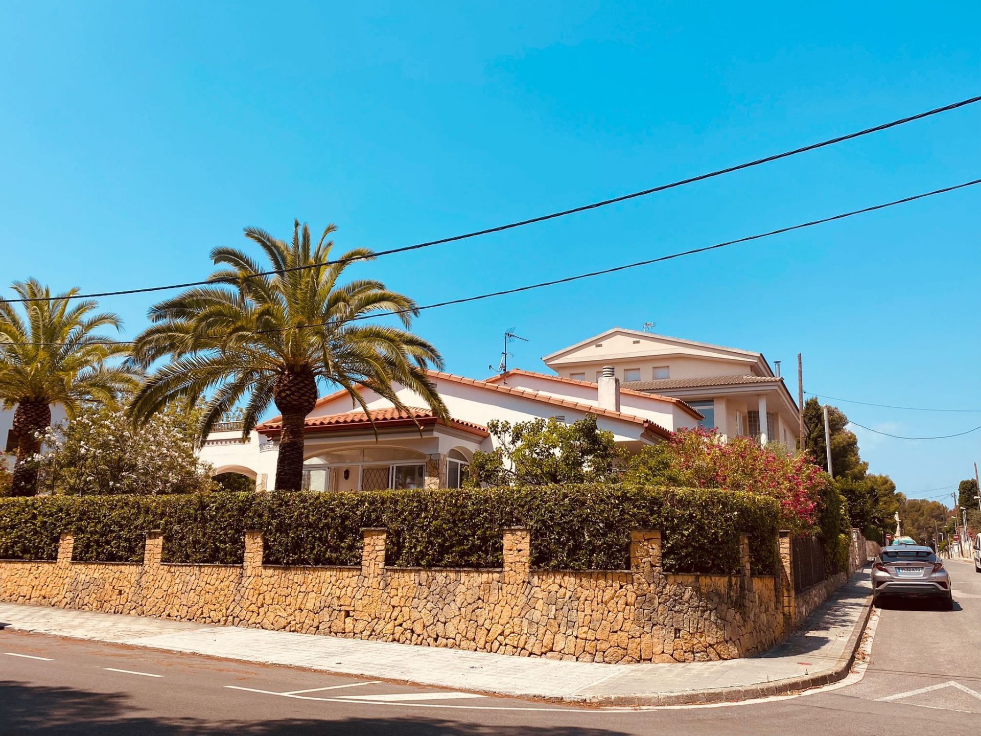 Vista exterior de Casa o xalet en venda en Torredembarra amb Jardí privat i Terrassa