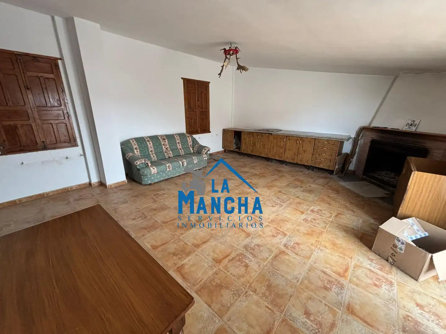 Sala d'estar de Casa o xalet en venda en La Gineta amb Aire condicionat, Terrassa i Traster