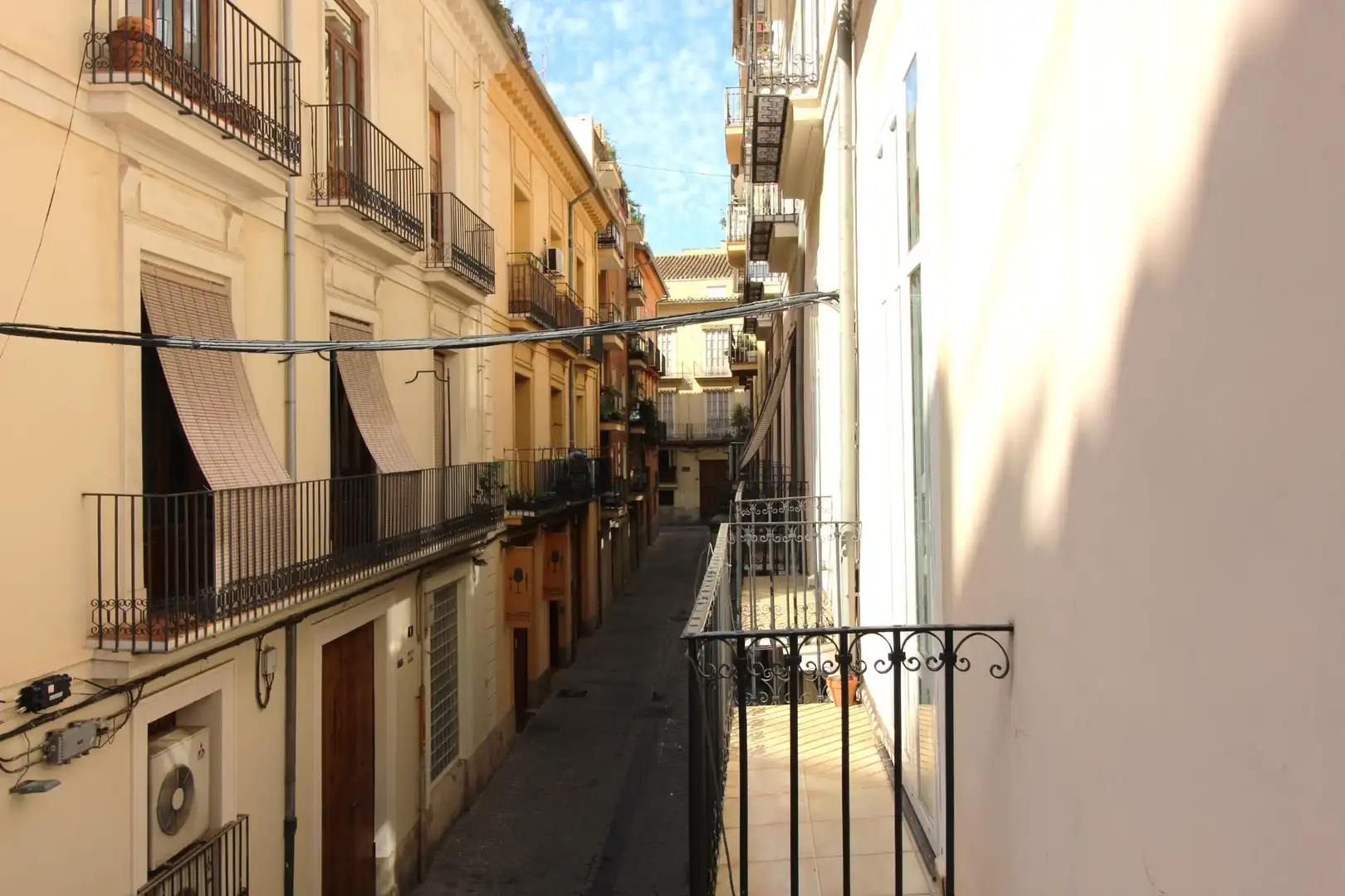 Vista exterior de Oficina en venda en Valencia amb Aire condicionat
